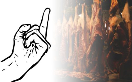 Mittelfinger gegen tote Schweine im Schlachthaus Vegan